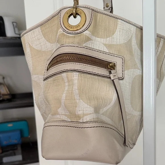 Coach Cream Designer Shoulder Bag - Picture 4 of 9